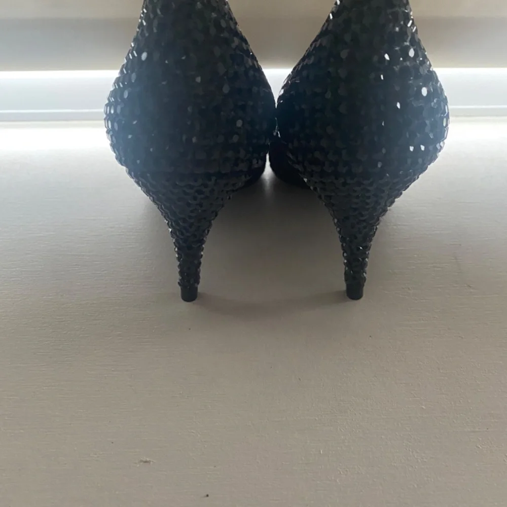 Stuart Weitzman - Picture 3 of 3
